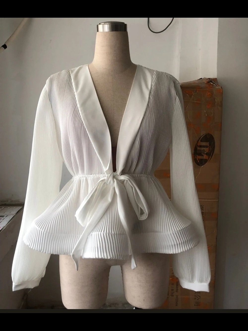 Wo Wo Women’s White Pleated Tie-Front Peplum Top